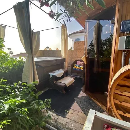 Apartment Mordelliya Private Jacuzzi